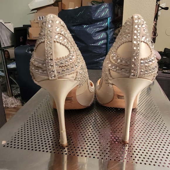 Badgley Mischka Kiara Embellished pointed Toe heels - Picture 3 of 12